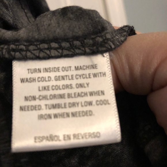 * NWOT Macy’s Style & Co flirty cold shoulder top - Picture 5 of 6